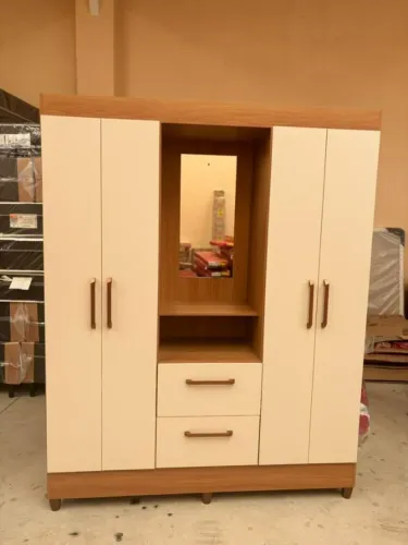 Guarda-Roupa 100% MDF com Espelho Integrado: Elegância e Organização em um Só Móvel