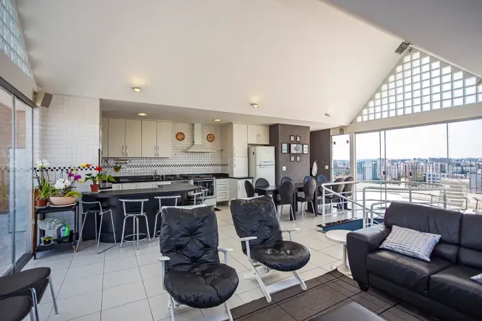 Triplex para venda com 400 metros quadrados com 4 quartos em Centro Cívico - Curitiba - PR