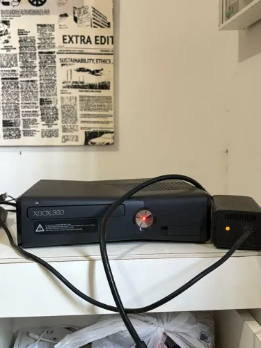 : Xbox 360 Slim Desbloqueado (Com Luz Vermelha / Para Sucata/Peças) + Controle + Fonte