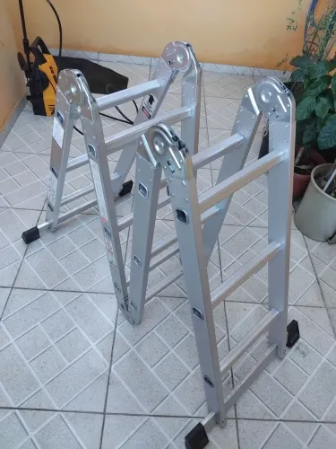 Escada De Alumínio Multifuncional Articulada 16 Degraus 4x4<br>
