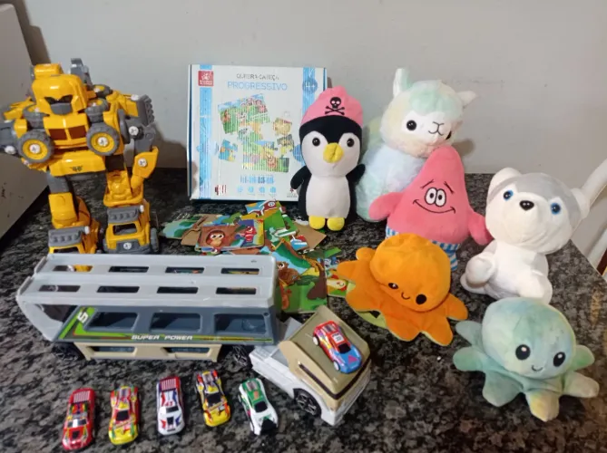 Lotinho de brinquedos