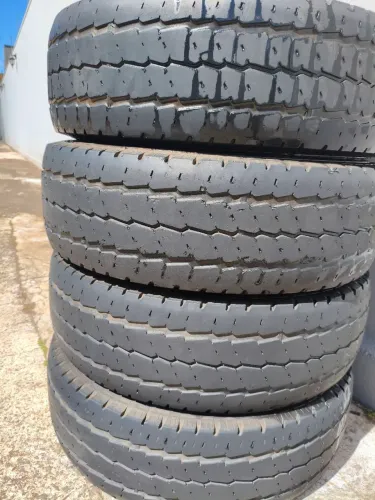 Vendo 4 Pneus CONTINENTAL 225/75 R16C