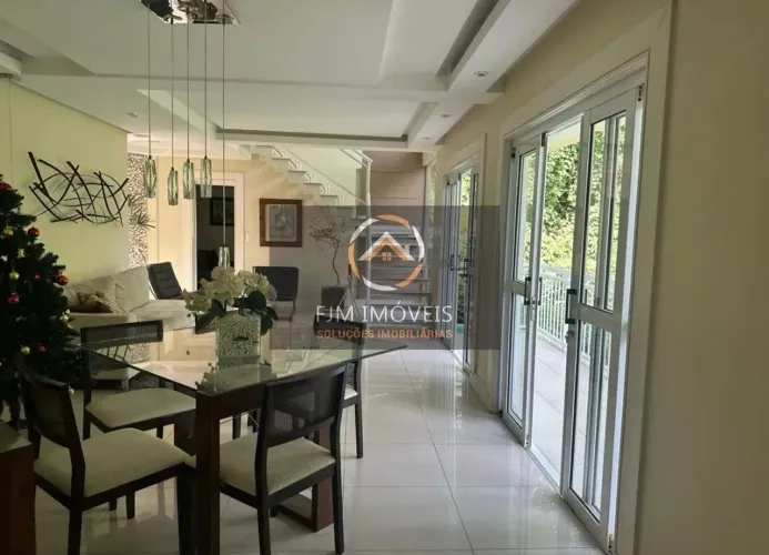 Casa em Condomínio em Sapê - Niterói: 4 Dorms, 270m², R$960k