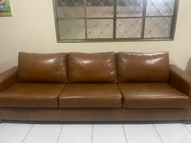 Vendo sofá de couro legítimo- marca Empório do Couro