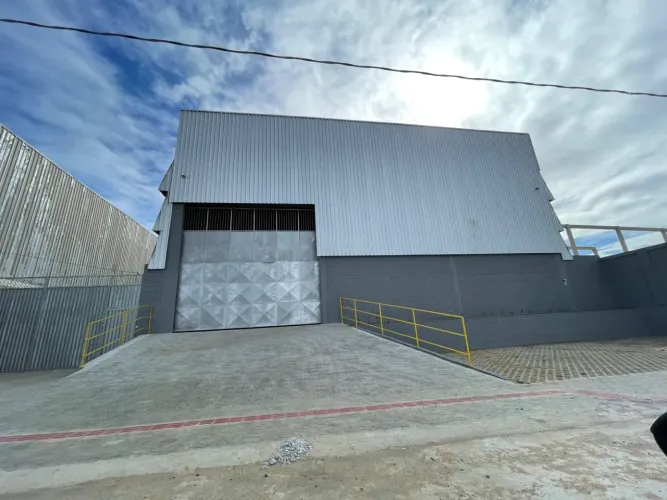 Galpão com PONTE ROLANTE 7 TON para aluguel tem 1000 metros quadrados em Civit II - Serra