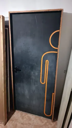 Porta INTERNA DE 90CM X 2.10 C/CAIXILHO 8CM VENDE-SE