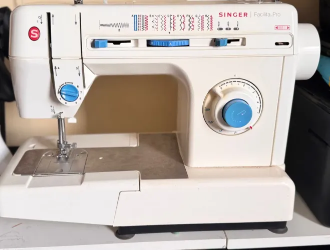 Vendo máquina de costurar