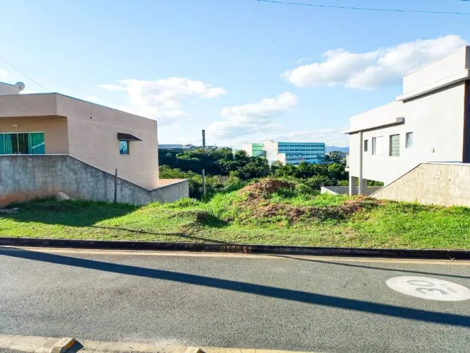 Terreno à venda, 326 m² por R$ 280.000,00 - Condomínio Villa Real de Bragança - Bragança P