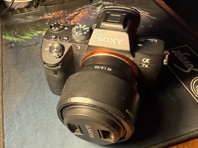Câmera Sony Alpha 7III