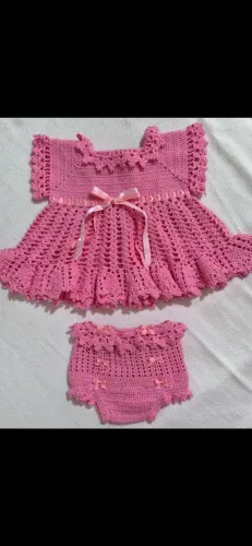 Conjunto em crochê, vestido e calcinha.