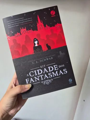Kit A cidade dos Fantasmas - V. E. Schwab (contém a trilogia) - novo