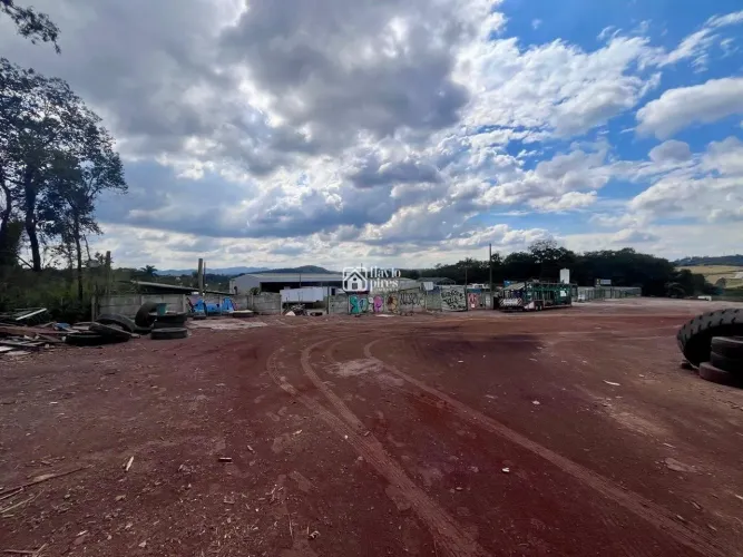 ÁREA INDUSTRIAL COM 13.700M2 AS MARGENS DA BR262