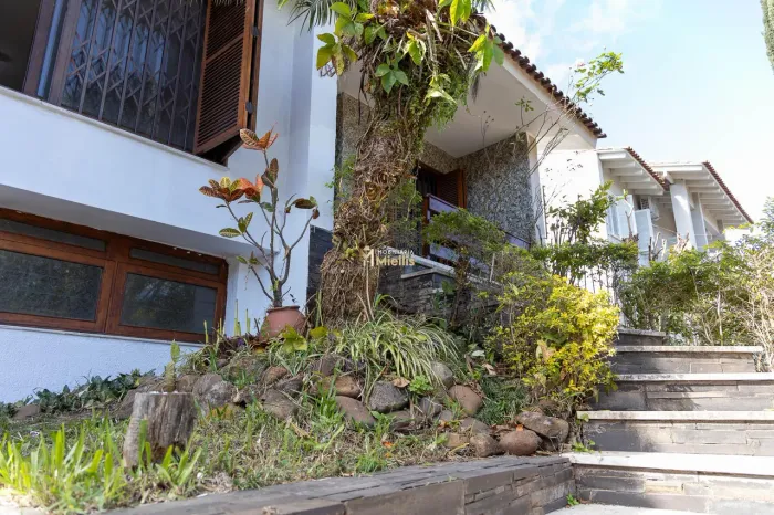 Casa com Piscina à venda no Jardim ITU- Excelente localização e ampla área de lazer! REF:
