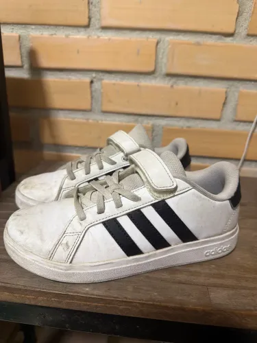 Tênis adidas infantil tamanho 32 