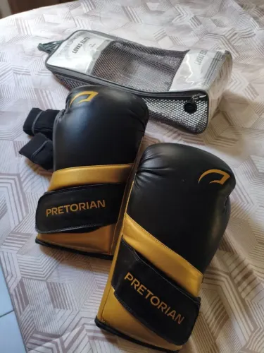 Luva Boxe Muay Thai Pretorian Elite Preta e Dourada + Bandagem + Capa 