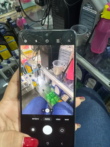 Vende-se um celular A51, 128 memória + cartão de memória 16GB