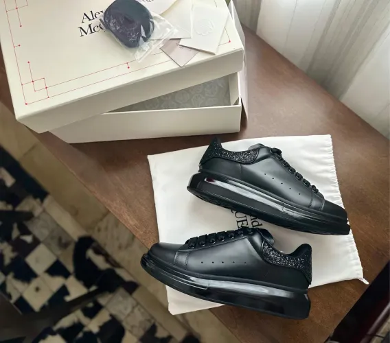 Tênis Alexander McQueen Oversized Triple Black Tamanho 42