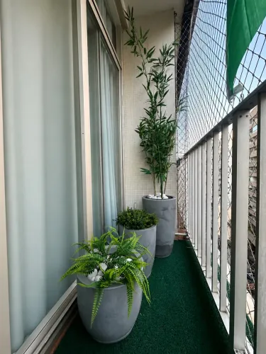 Jogo com 3 Vasos Decorativos Estilo Vietnamita Luxo Brilho - Cinza | Com as Plantas