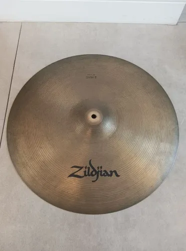 ## Prato de bateria Zildjian Z Mac Crash Ride 20, liga B20, raríssimo, sem detalhes!!!