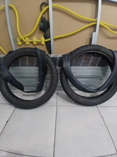 Par de Pneus Moto 2.75-18 + 90/90-18 com Câmaras - Pouco Uso<br>? Descrição