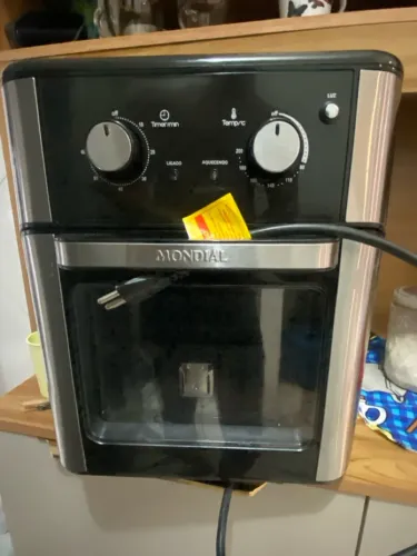 Air Fryer todo bom 4 vezes de uso nenhum defeito apenas 1mes de uso