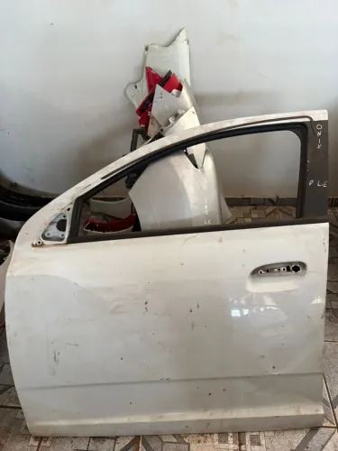 PORTA DIANTEIRA ESQUERDA GM COBALT 