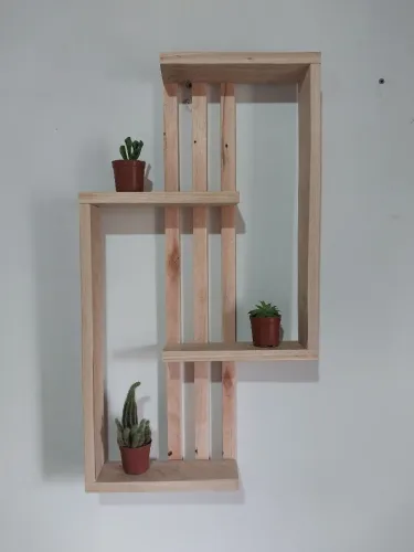 Prateleira ripada para suas plantinhas e decorações.