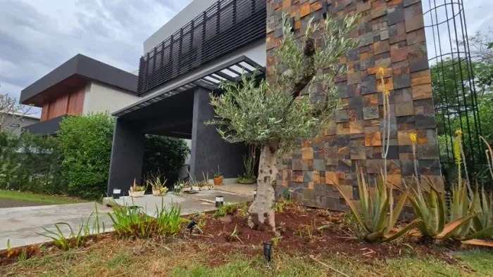 Aluguel ou venda - casa sobrado Condomínio Alphaville Maringá