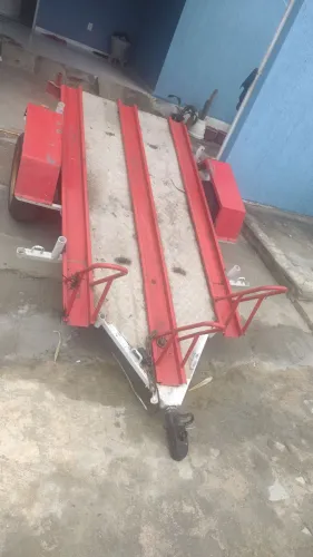 REBOQUE EMPLACADO PARA TRANSPORTAR MOTOS