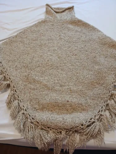 Ponchos em lã, fabricação manual