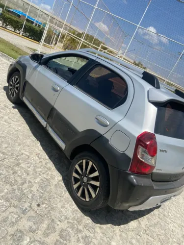 Toyota Etios Cross 1.5 Flex 16V 5P Mec. 2015