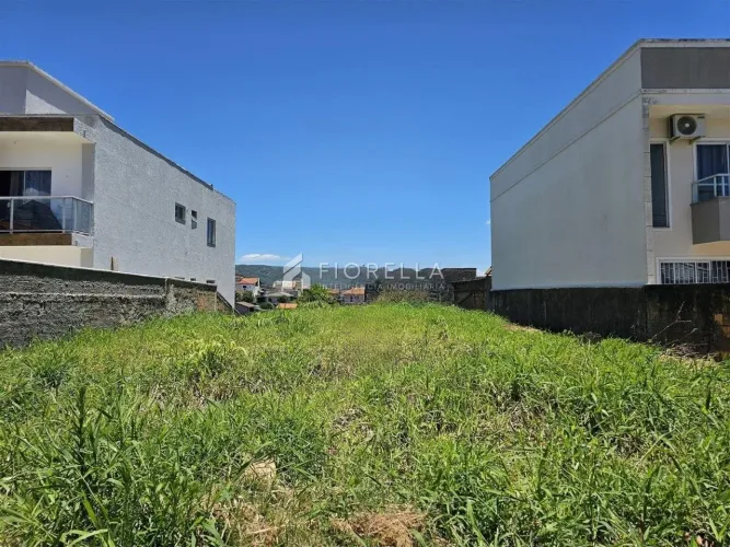 Excelente Terreno com 360m². Bairro Serraria - São José, SC.