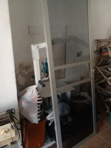 Porta em alumínio 2.o7x72 centímetro