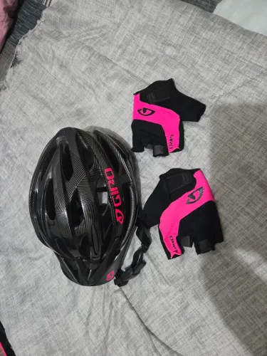 Kit Bike Feminino Giro Original - Capacete + Luva - Tam M - Pouco Uso