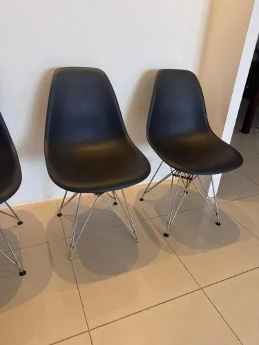 Cadeira Eames Preta - Base Eiffel