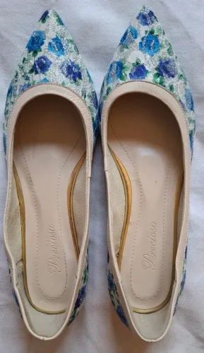 Sapatilhas feminina,  marca preciosa, rendadas e com brilho, nº 38, nunca usadas
