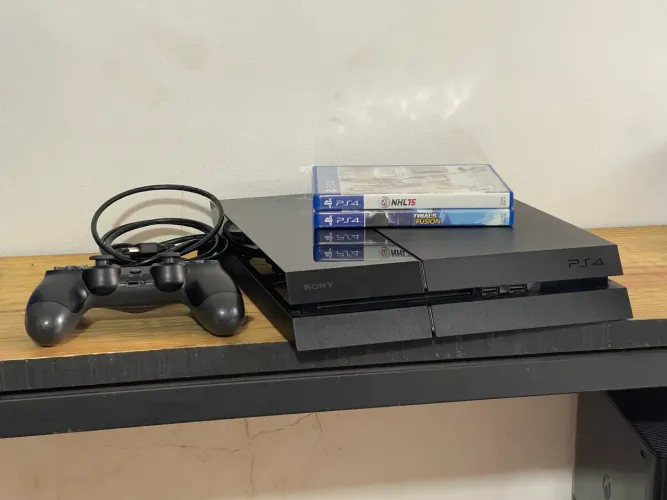 PlayStation 4 Fat com Hd de 2Tb + 2 Jogos
