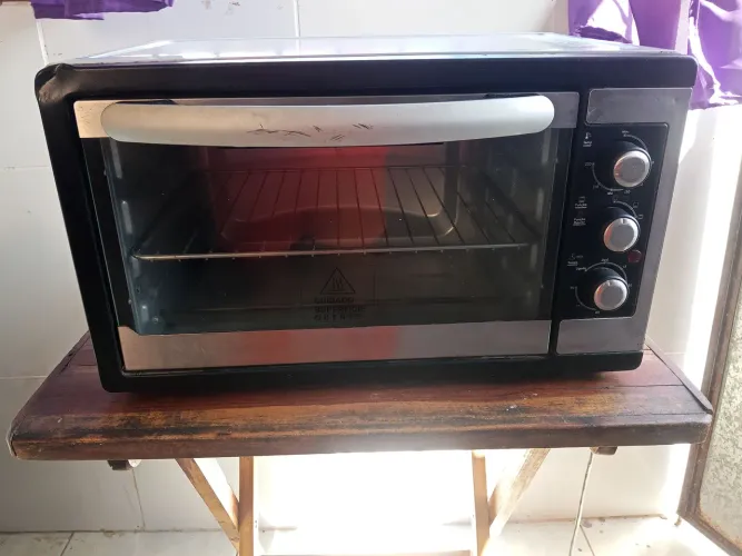 Forno elétrico em ótimo estado de conservação