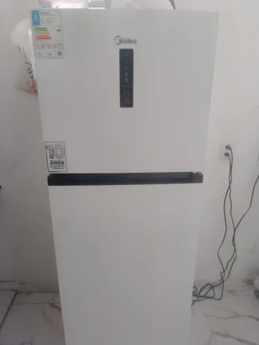 Vendo uma geladeira Midea, Poucos dias de uso Valor 900$