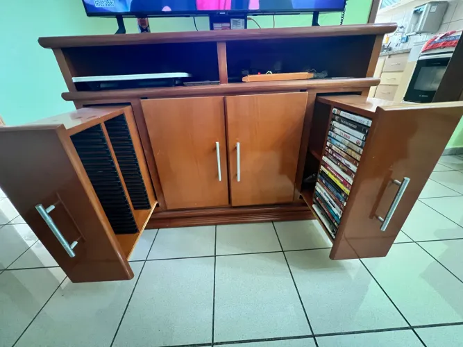 Rack móvel para sala