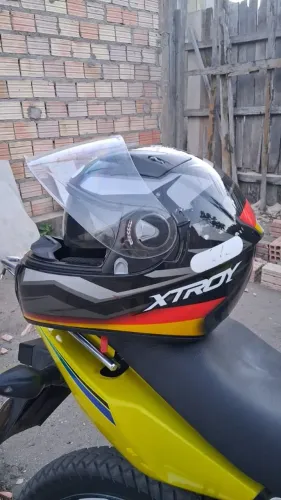 Vendo capacete ou troco