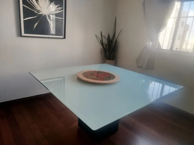 VENDO MESA DE JANTAR COM URGÊNCIA.