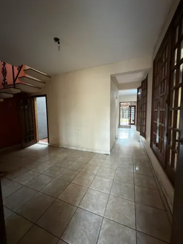 Alugo casa Comercial na SENADOR LEMOS