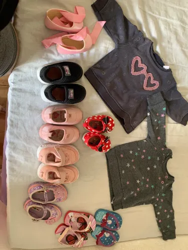 Vendo lotinho de calçados e blusa de frio infantil 