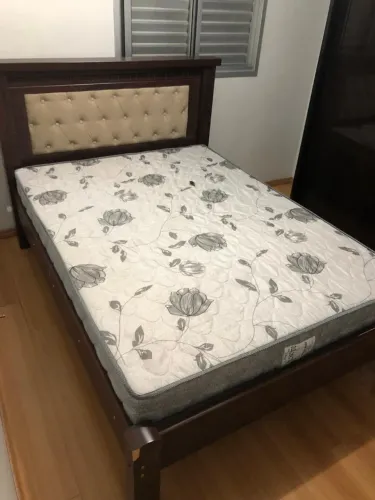 Cama de casal com colchão