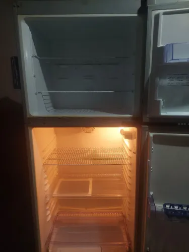 Vendo geladeira com defeito