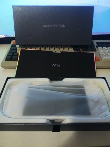 AYN Odin 2 Portal (OLED) PRO (12GB)  NOVO R$3600..... Ayaneo Konkr Pocket Fit 16GB 4500