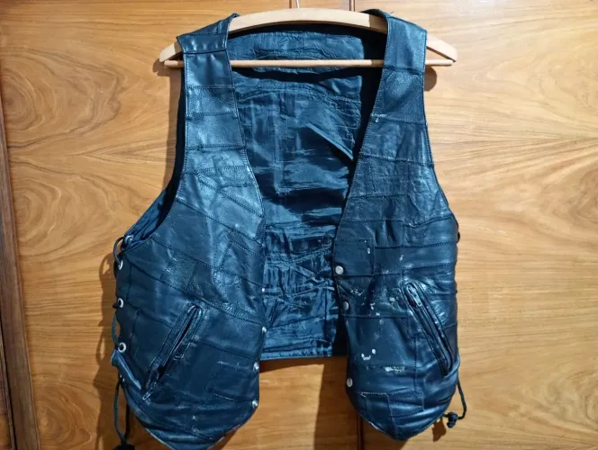 Colete de couro motociclista