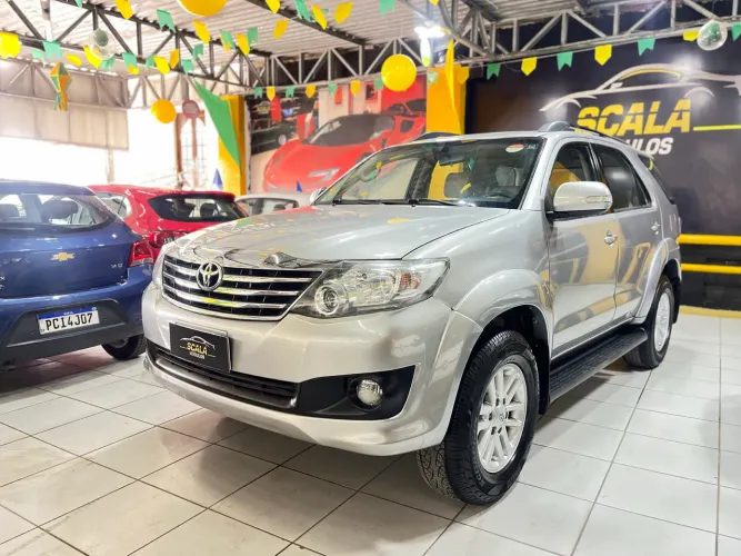 Toyota Hilux SW4 SR 4X2 2.7/ 2.7 Flex 16V Aut. 2015