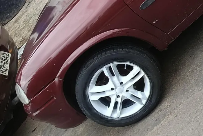 Rodas Aro 16 com pneus 4 Furos